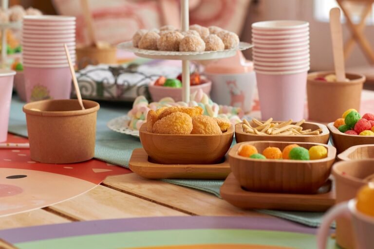 Klassische Gerichte für das Geburtstagsbuffet